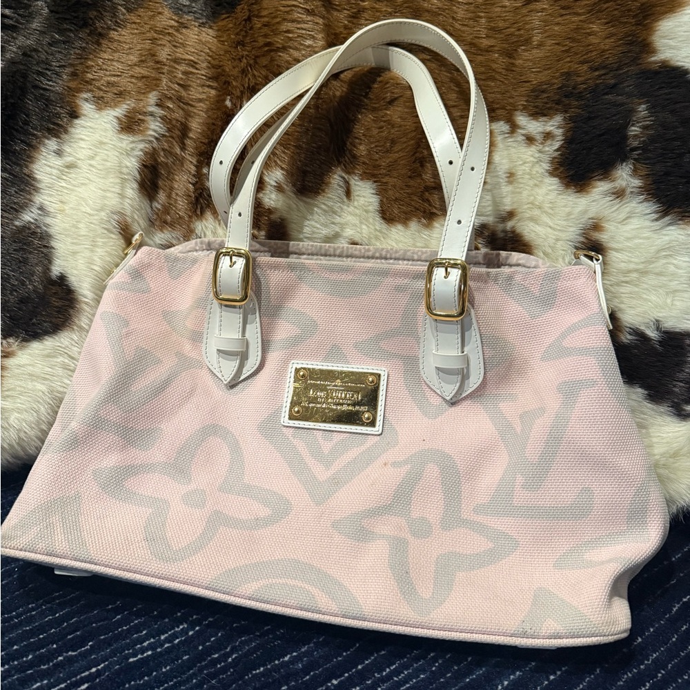 Authentic LOUIS VUITTON Tahitienne Cabas PM in Rose.